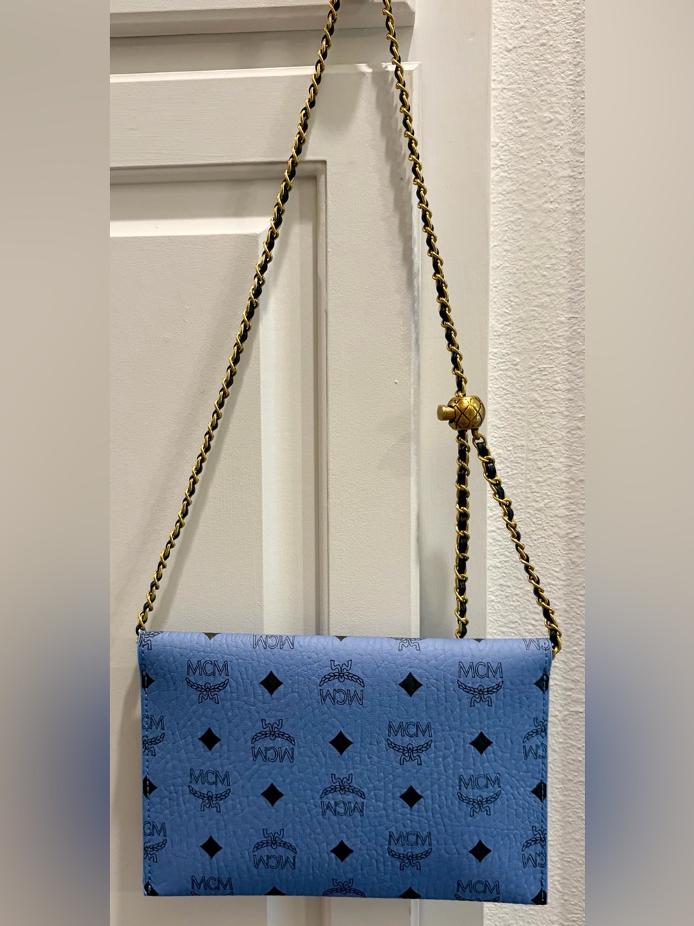 NIB MCM Sky Blue Logo Envelope Clutch/Crossbody. Includes classy chain/box/dusty - Picture 3 of 8
